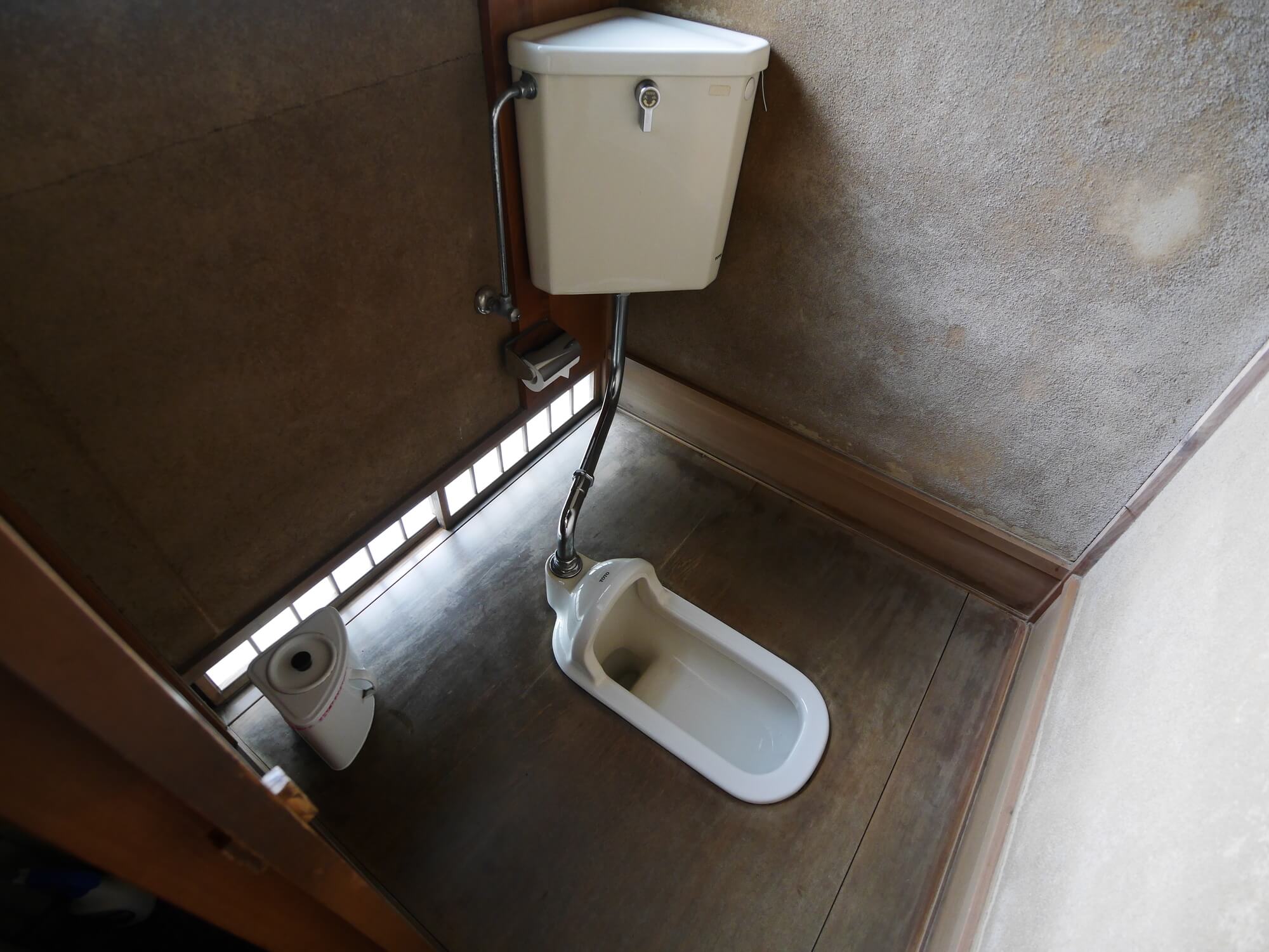 和式トイレのつまりの解決方法とリフォーム費用 ザットマン